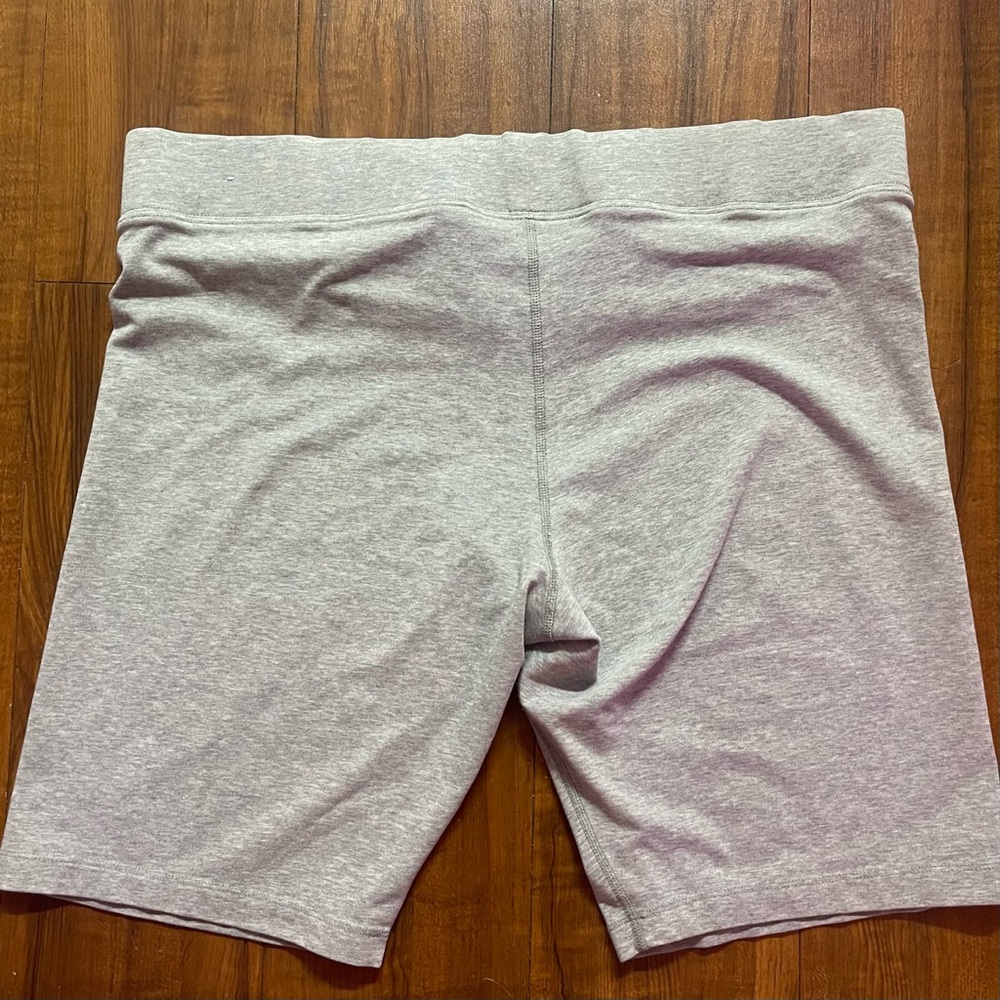 Nike Gray High-Waisted Bike Shorts - Picture 4 of 5